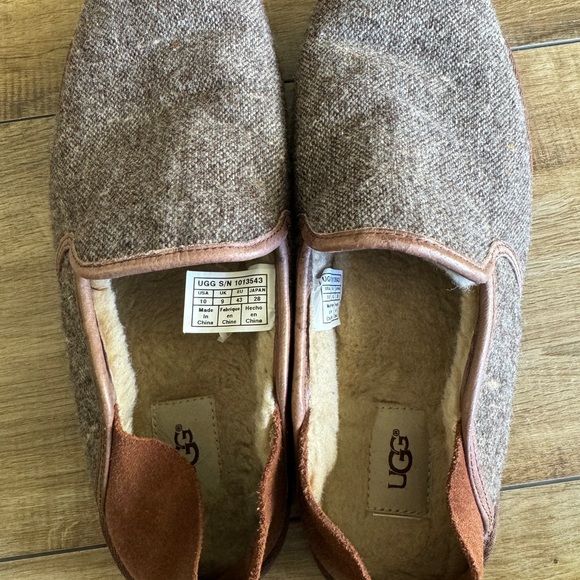 Ugg Slipper Shoe - Men’s 10 - Picture 2 of 3